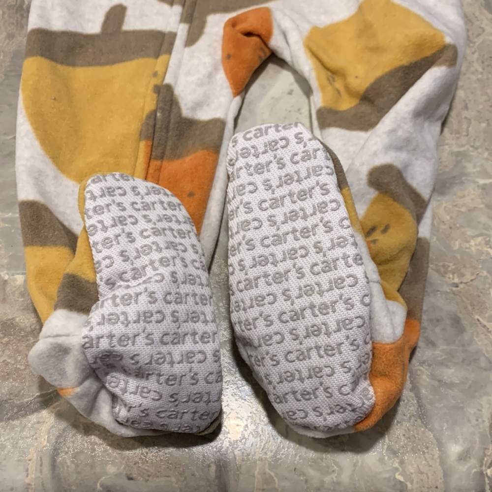 Carter’s footie pajama - Picture 3 of 4